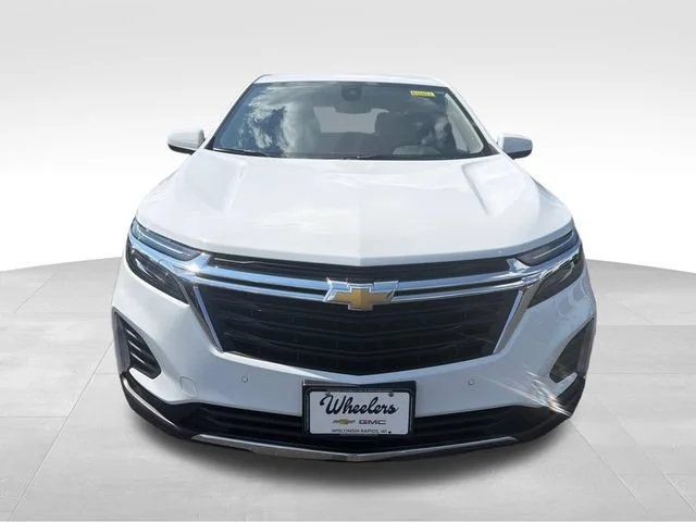 Used 2024 Summit White Chevrolet LT image 9