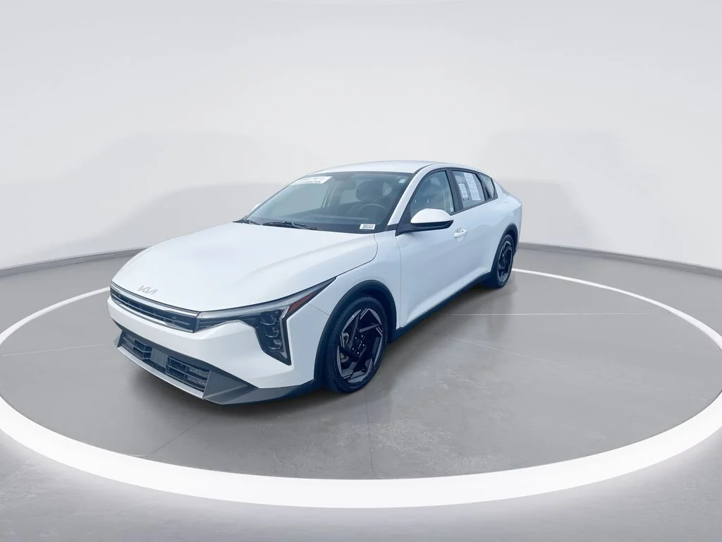 Used 2025 White Kia EX image 4