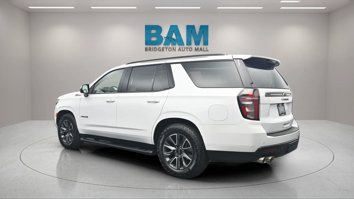 Used 2023 White Chevrolet Z71 image 5
