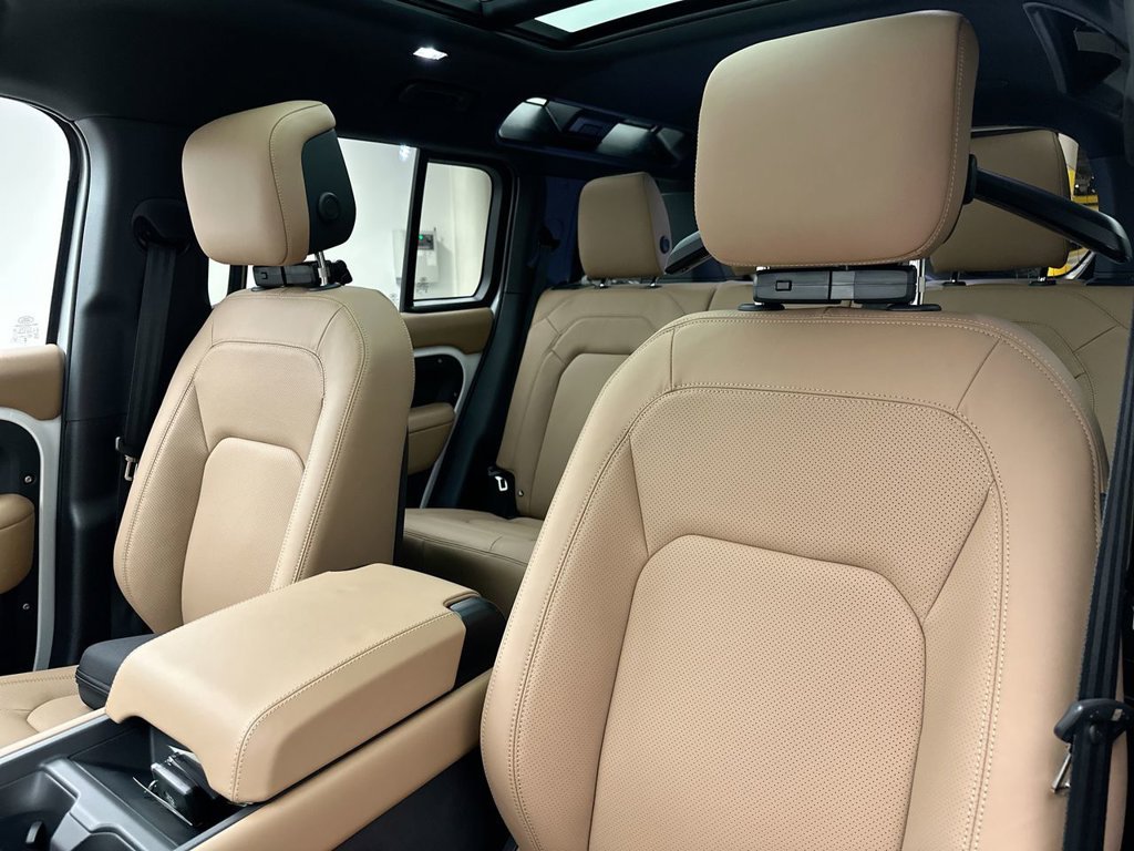 New 2026 Fuji White Land Rover X-Dynamic SE image 10