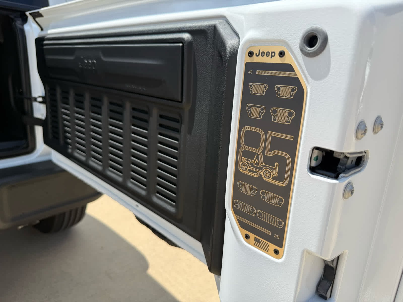 New 2026 Bright White Clear-Coat Exterior Paint Jeep 85th Anniversary image 15