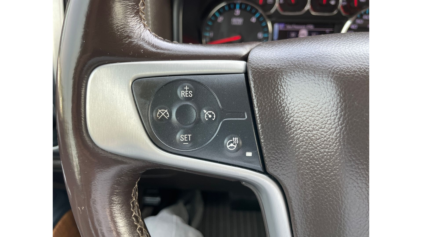 Used 2017 White GMC SLT image 25