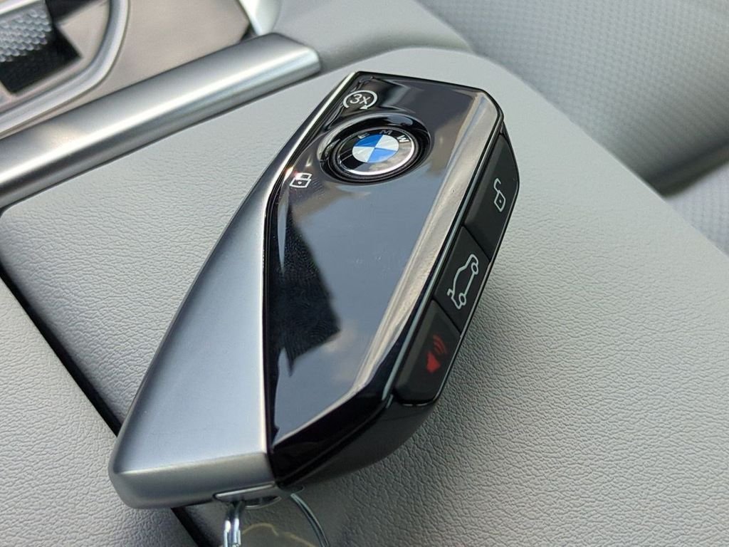 New 2027 Tanzanite Blue II Metallic BMW xDrive40i image 29