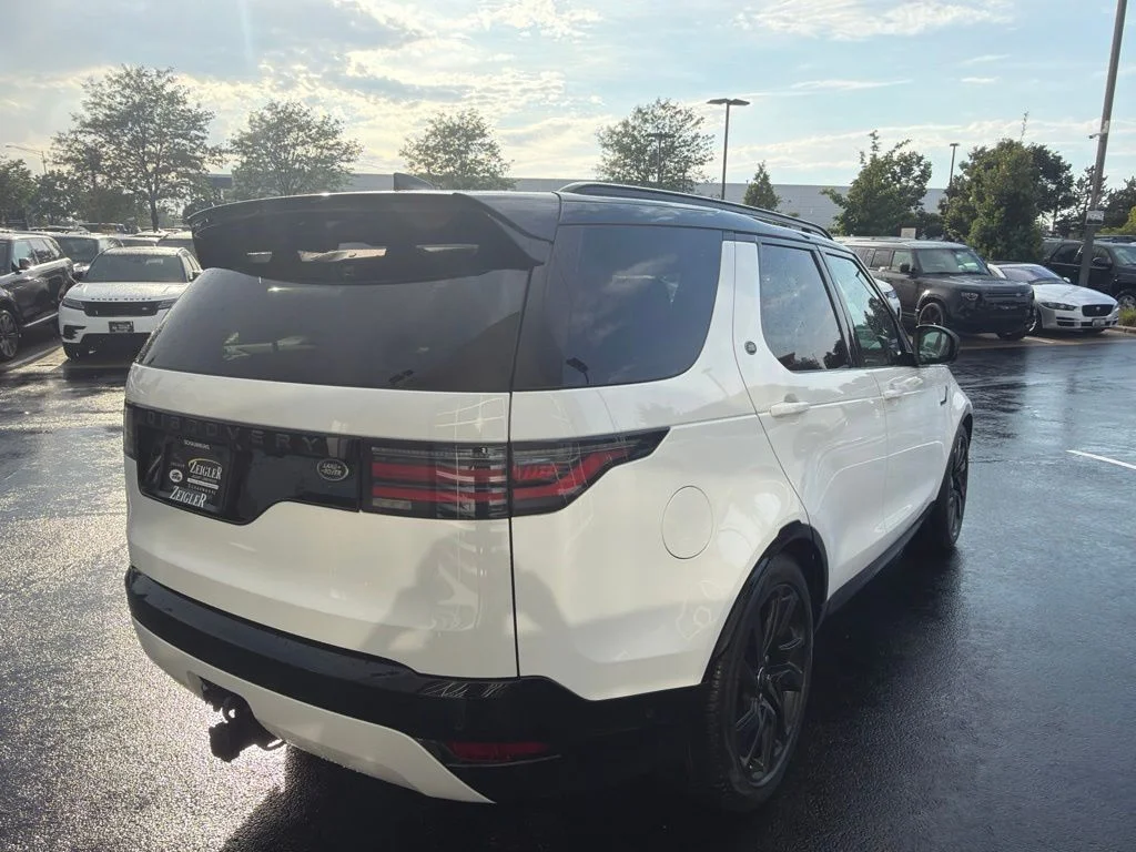Used 2023 Fuji White Land Rover S R-Dynamic image 5