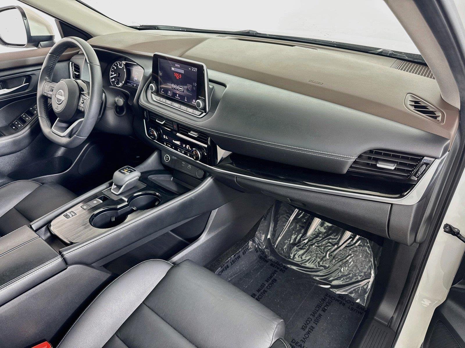 Used 2023 Pearl White Tricoat Nissan SL image 28