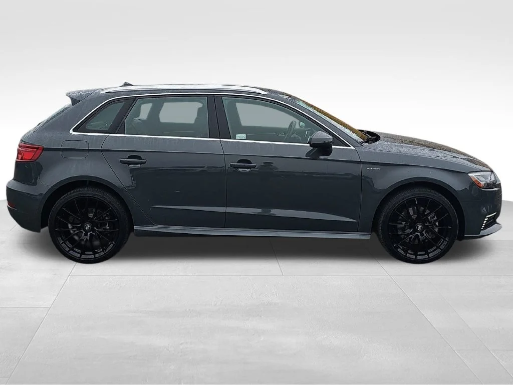 Used 2017 Gray Audi 1.4T Premium image 2