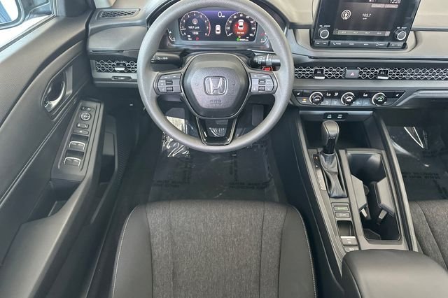 Used 2025 Canyon River Blue Met Honda SE image 16