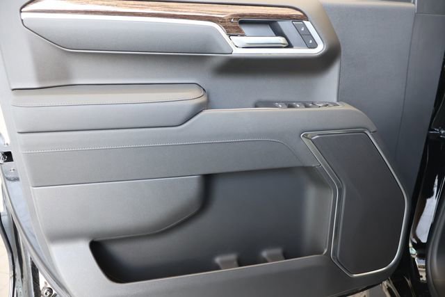 New 2026 Onyx Black GMC Elevation image 11