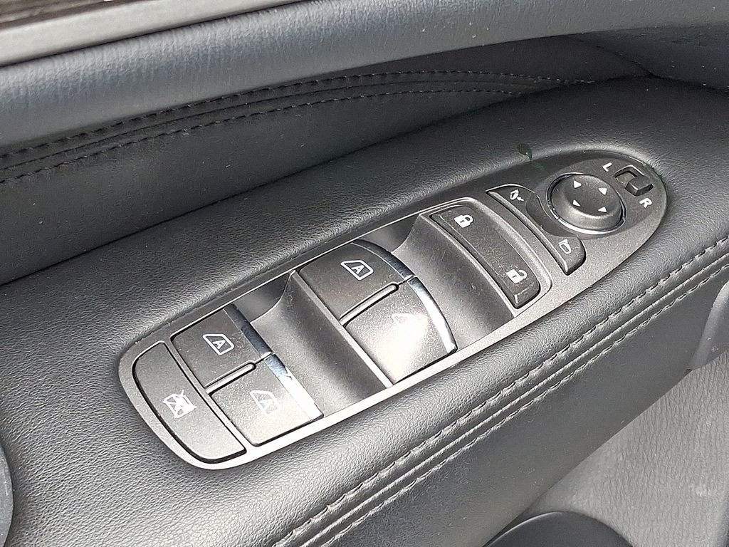Used 2014 Gray INFINITI Base image 15