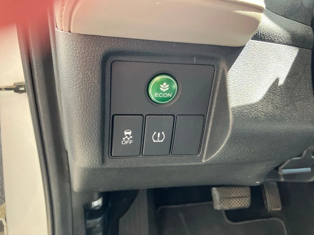 Used 2016  Honda LX image 8