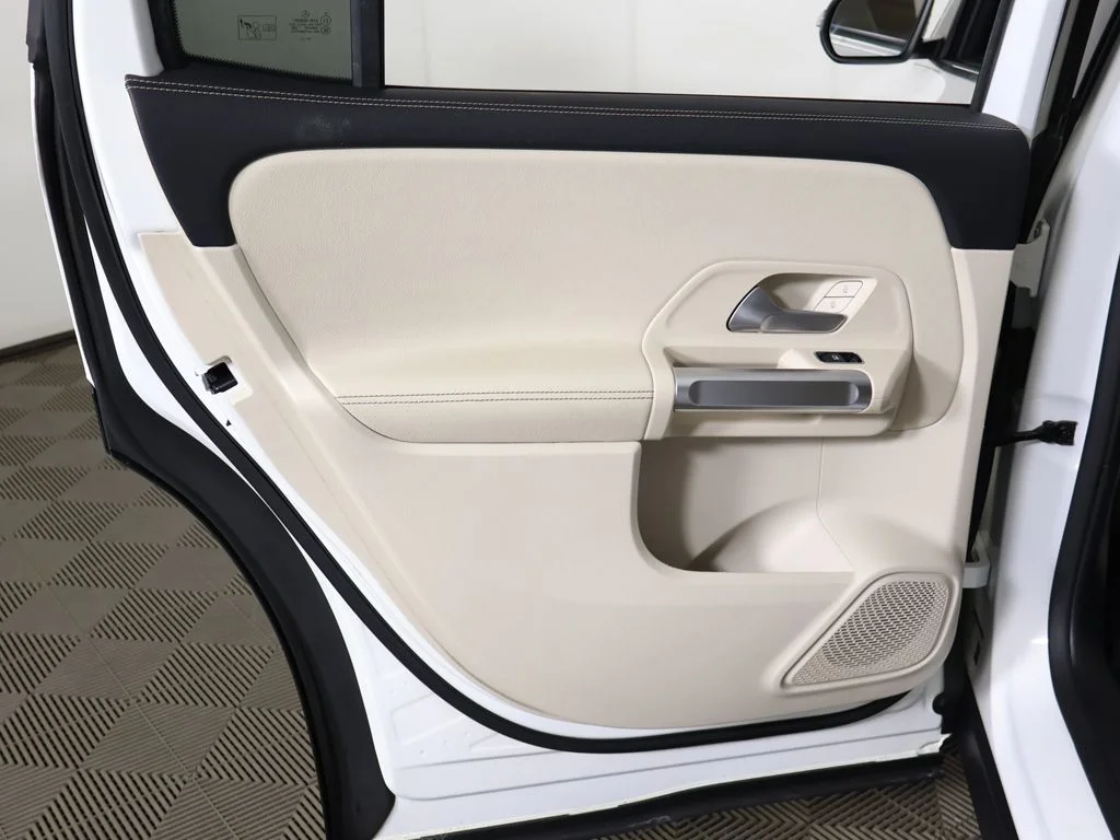Used 2022 Polar White Mercedes-Benz GLB 250 image 26