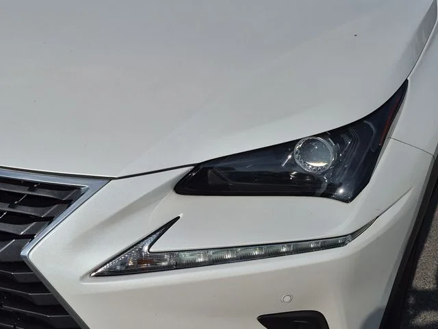 Used 2020 White Lexus 300h image 9