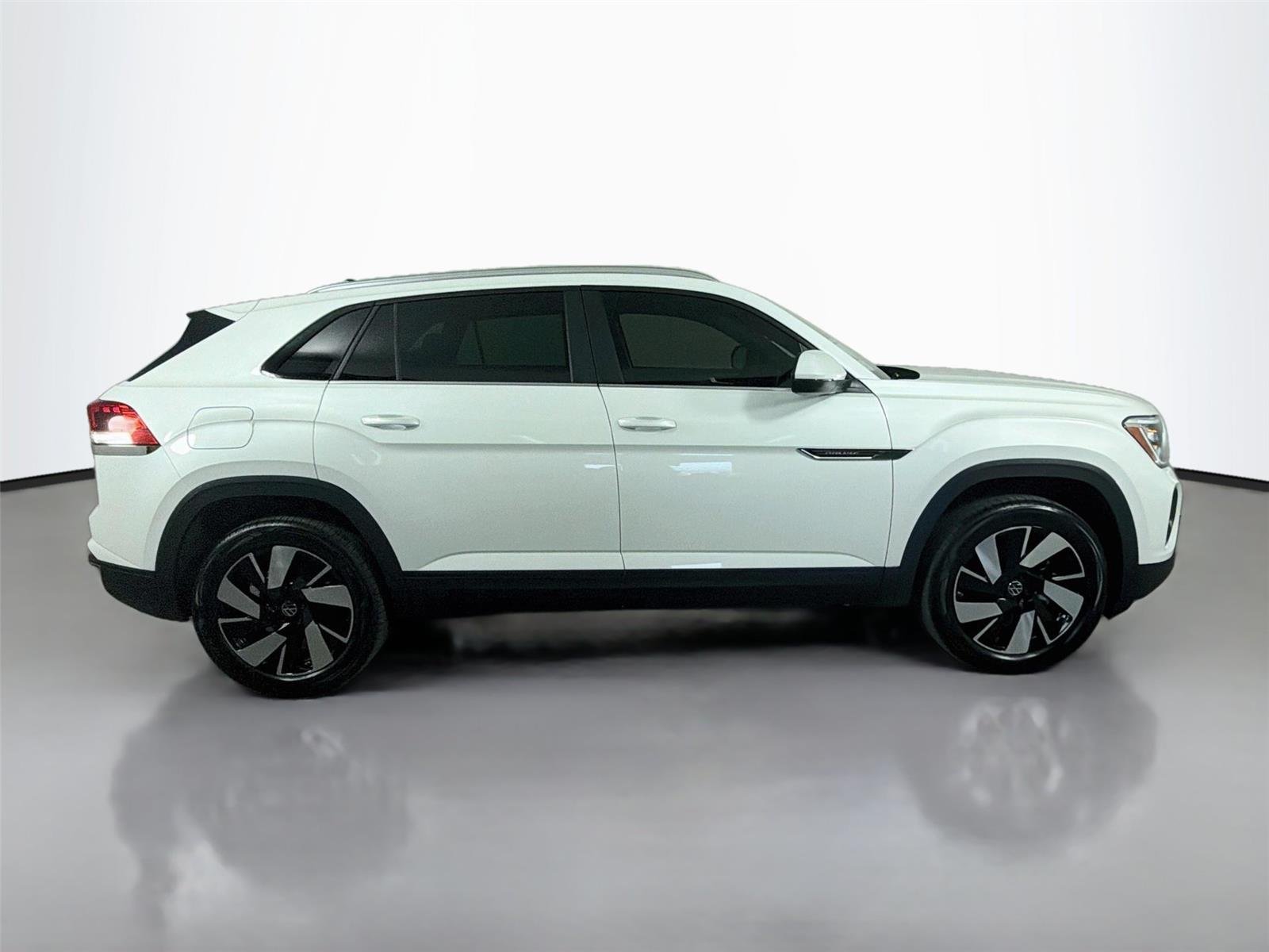 New 2026 Opal White Pearl Volkswagen 2.0T SE w/Technology image 4