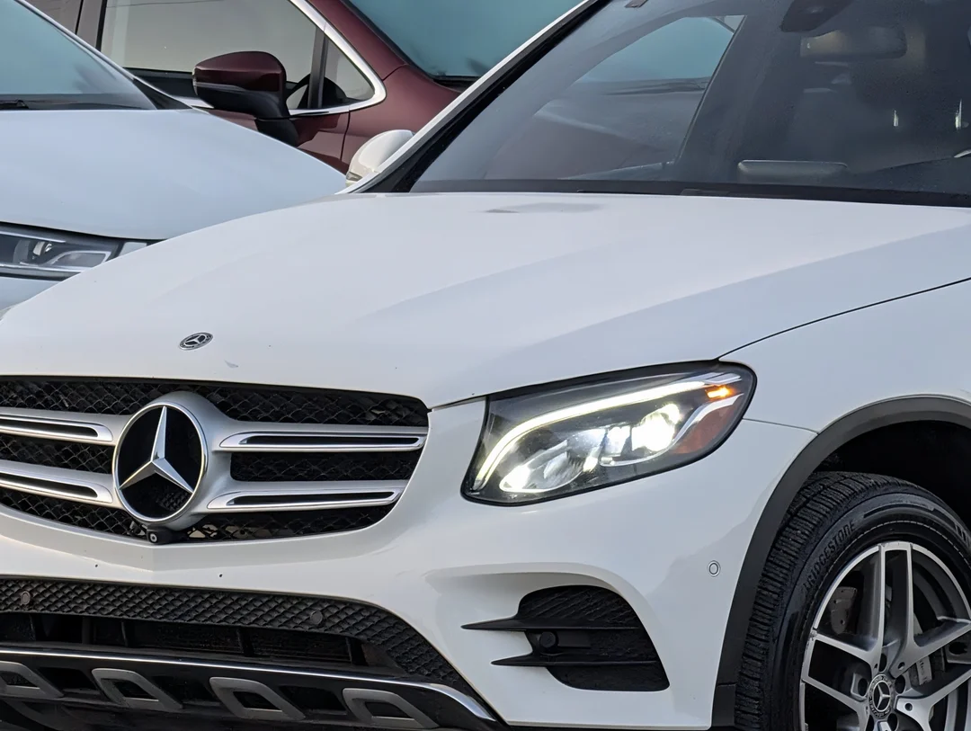 Used 2018 White Mercedes-Benz 300 - - 4MATIC AWD - Power Liftgate - Power Seats - LED Headlights & More! image 10