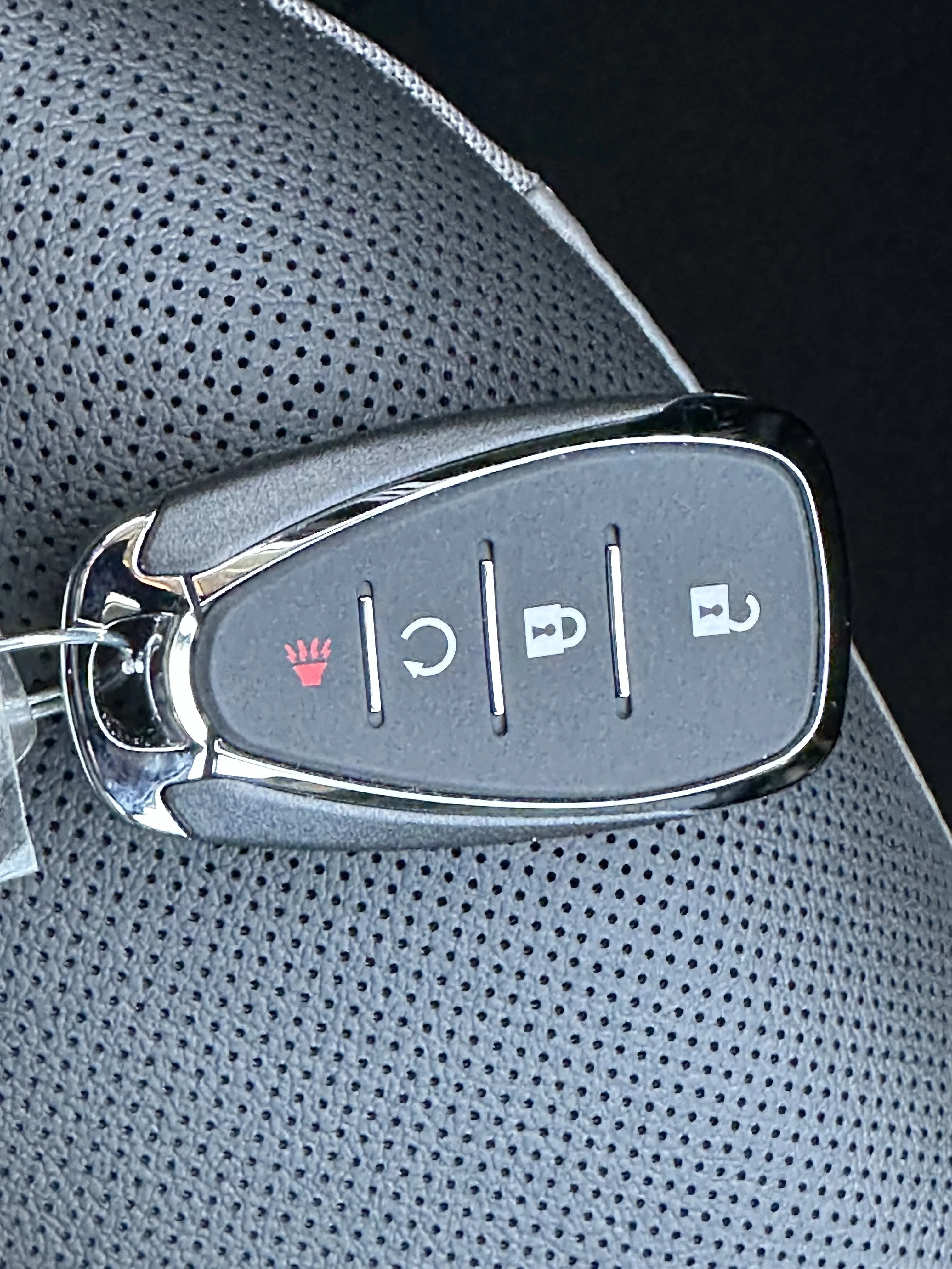 New 2026 Mosaic Black Metallic Chevrolet ACTIV image 24