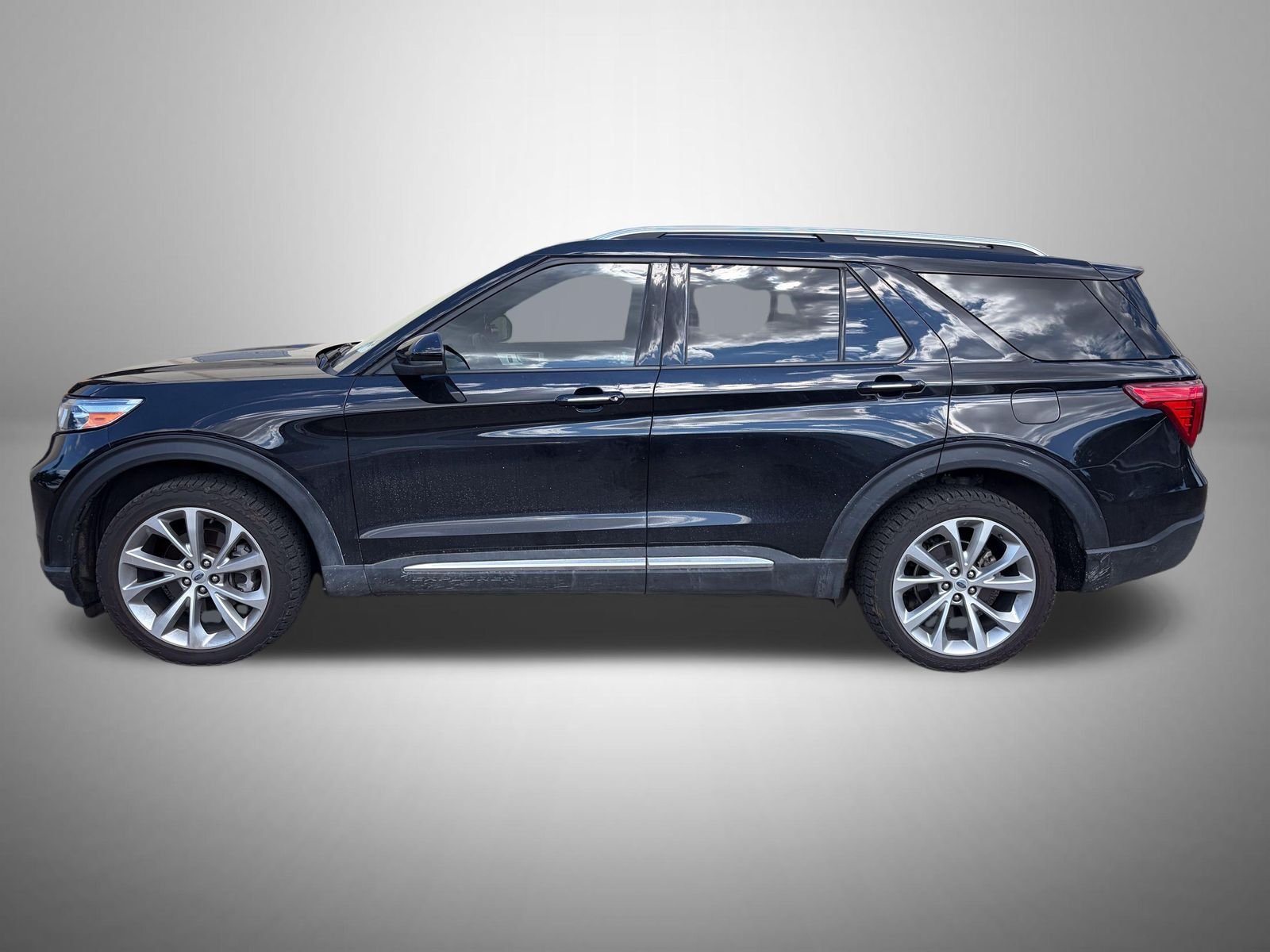 Used 2021 Black Ford Platinum image 2
