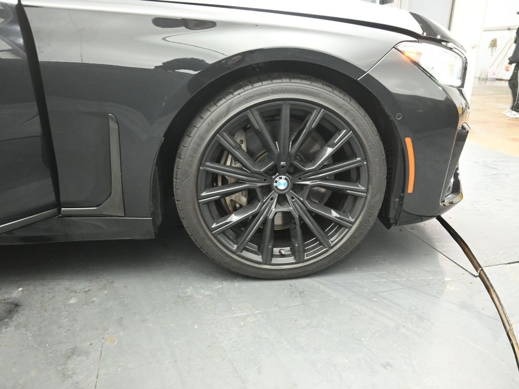 2022 BMW 750LI - Image 29