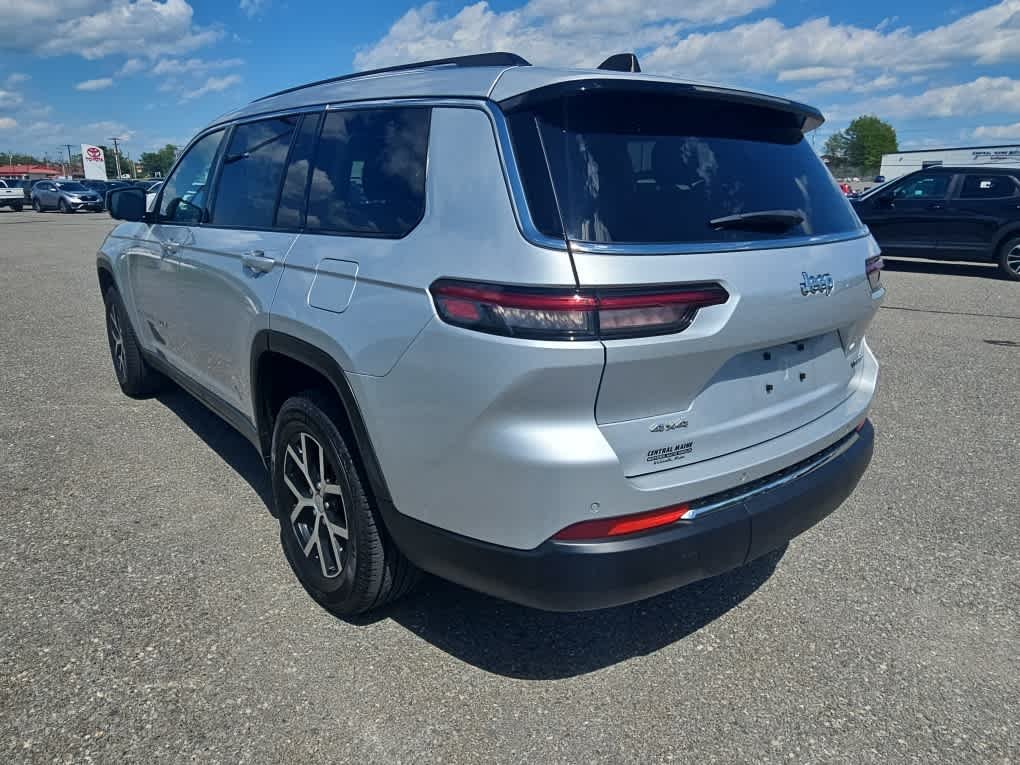 Used 2023 Silver Zynith Jeep Limited image 5