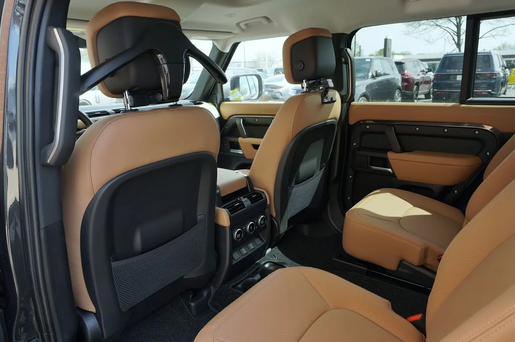 New 2026 Carpathian Grey Land Rover X-Dynamic SE image 32