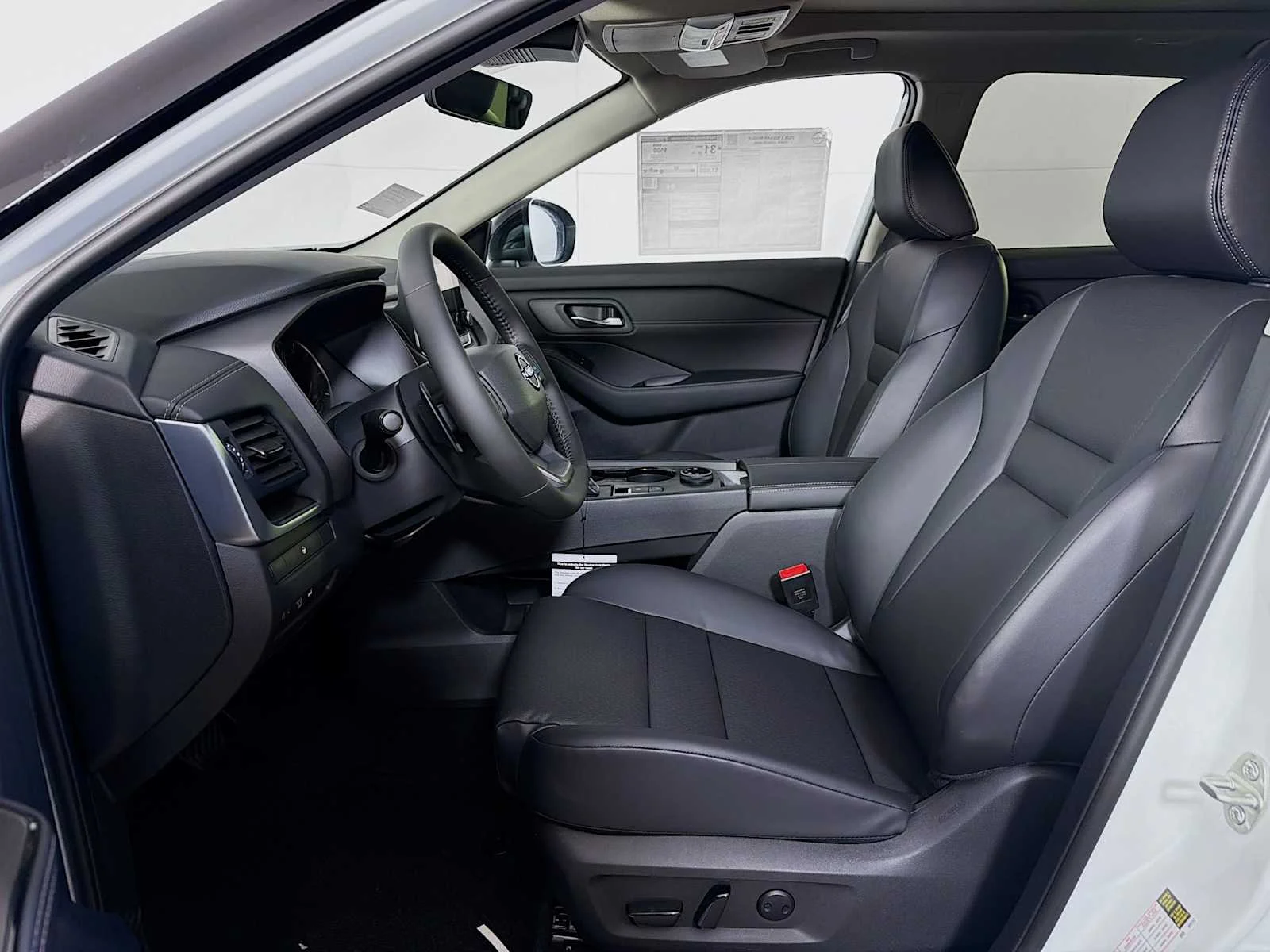 New 2026 Everest White Pearl TriCoat Nissan Dark Armor™ image 4