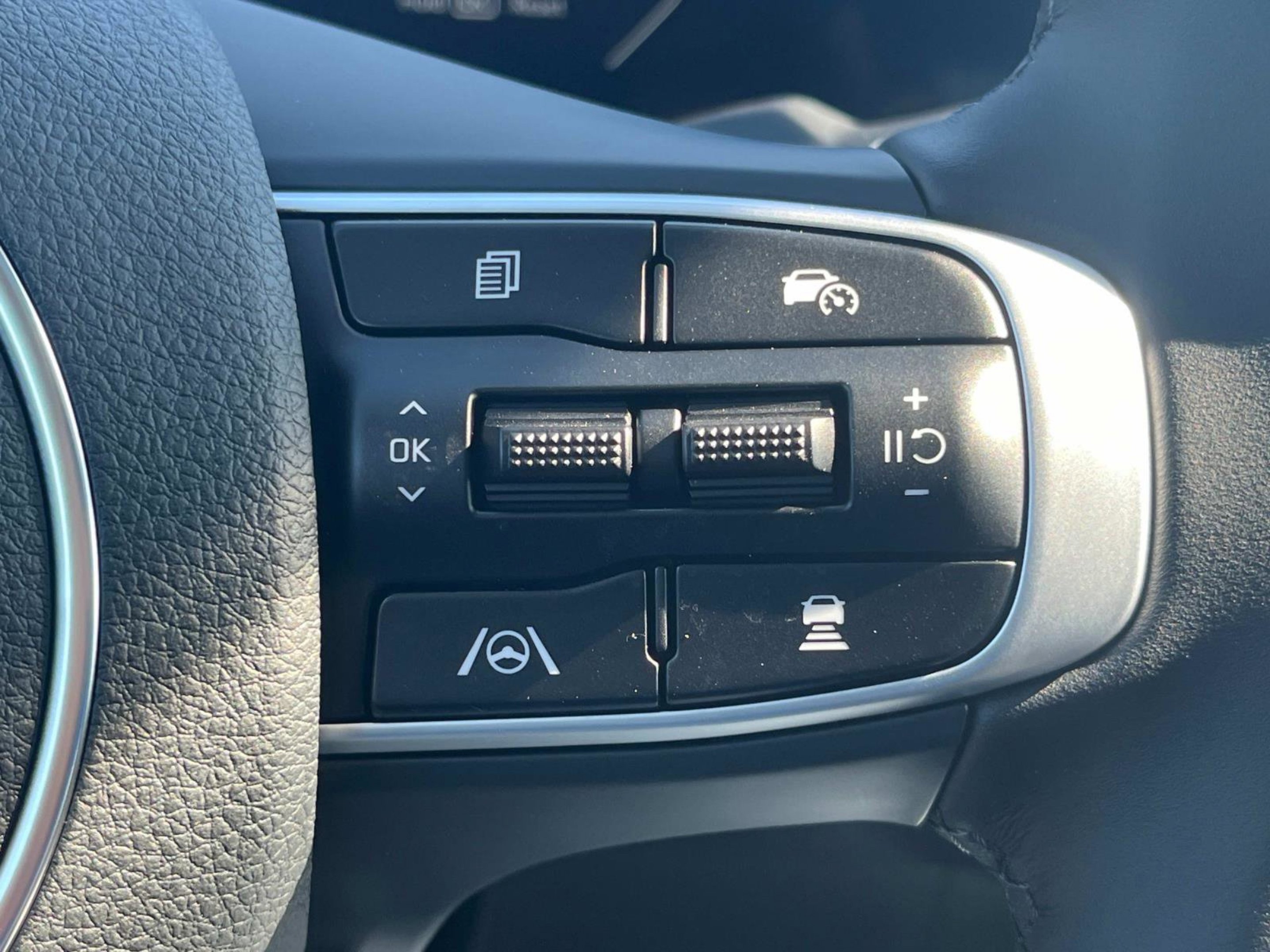 New 2026 Snow White Pearl Kia EX image 26