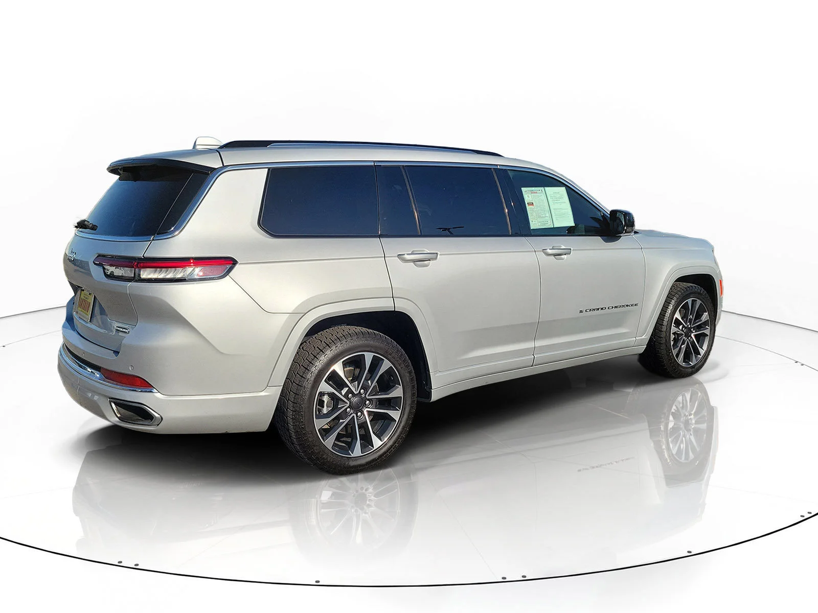 Certified Used 2022 Silver Jeep Overland image 3