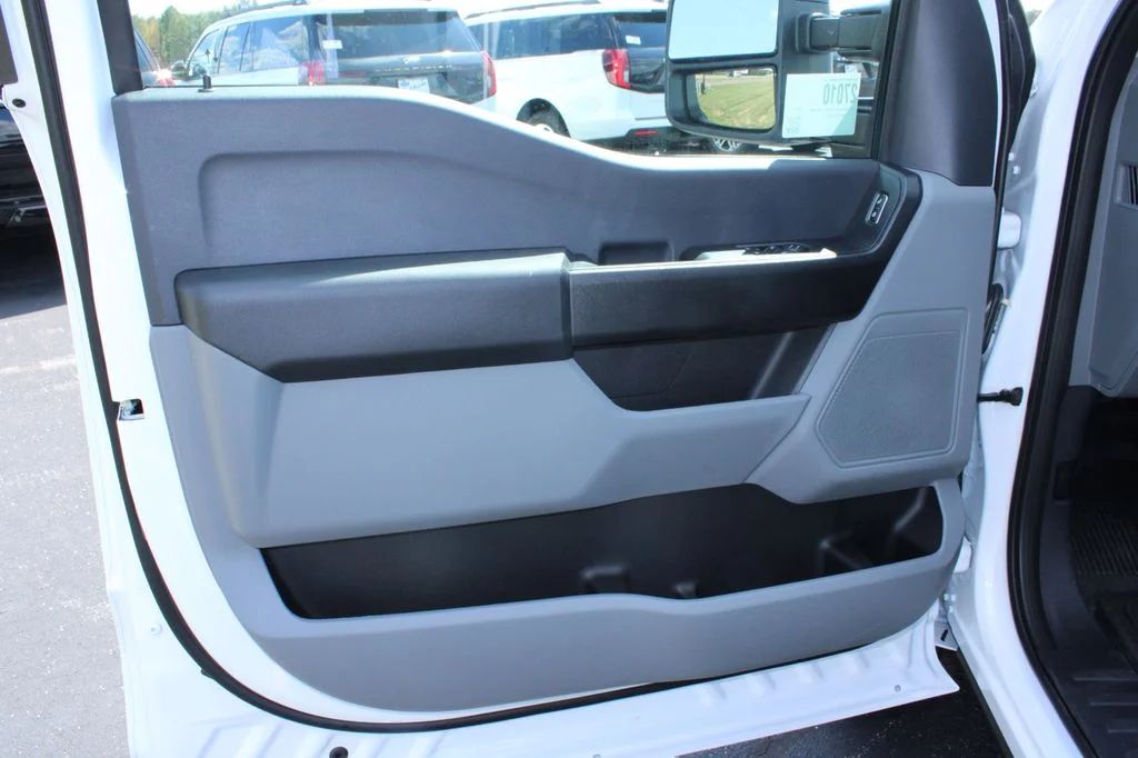 New 2027 Oxford White Ford F-350® XL image 23