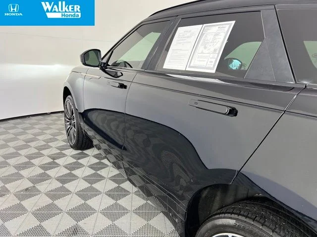 Used 2019 Black Land Rover SE R-Dynamic image 12