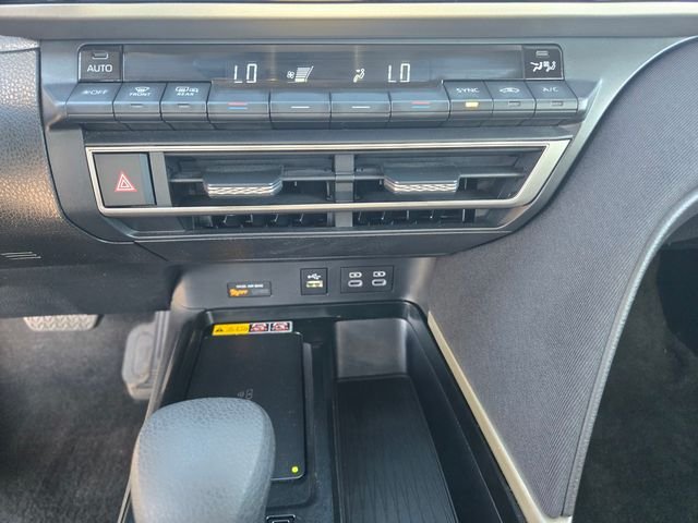 Used 2025 White Toyota LE image 14