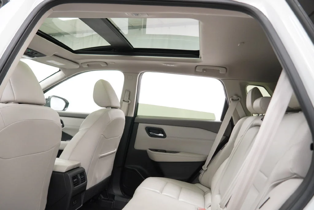 Used 2023 Pearl White Trico Nissan SL image 5