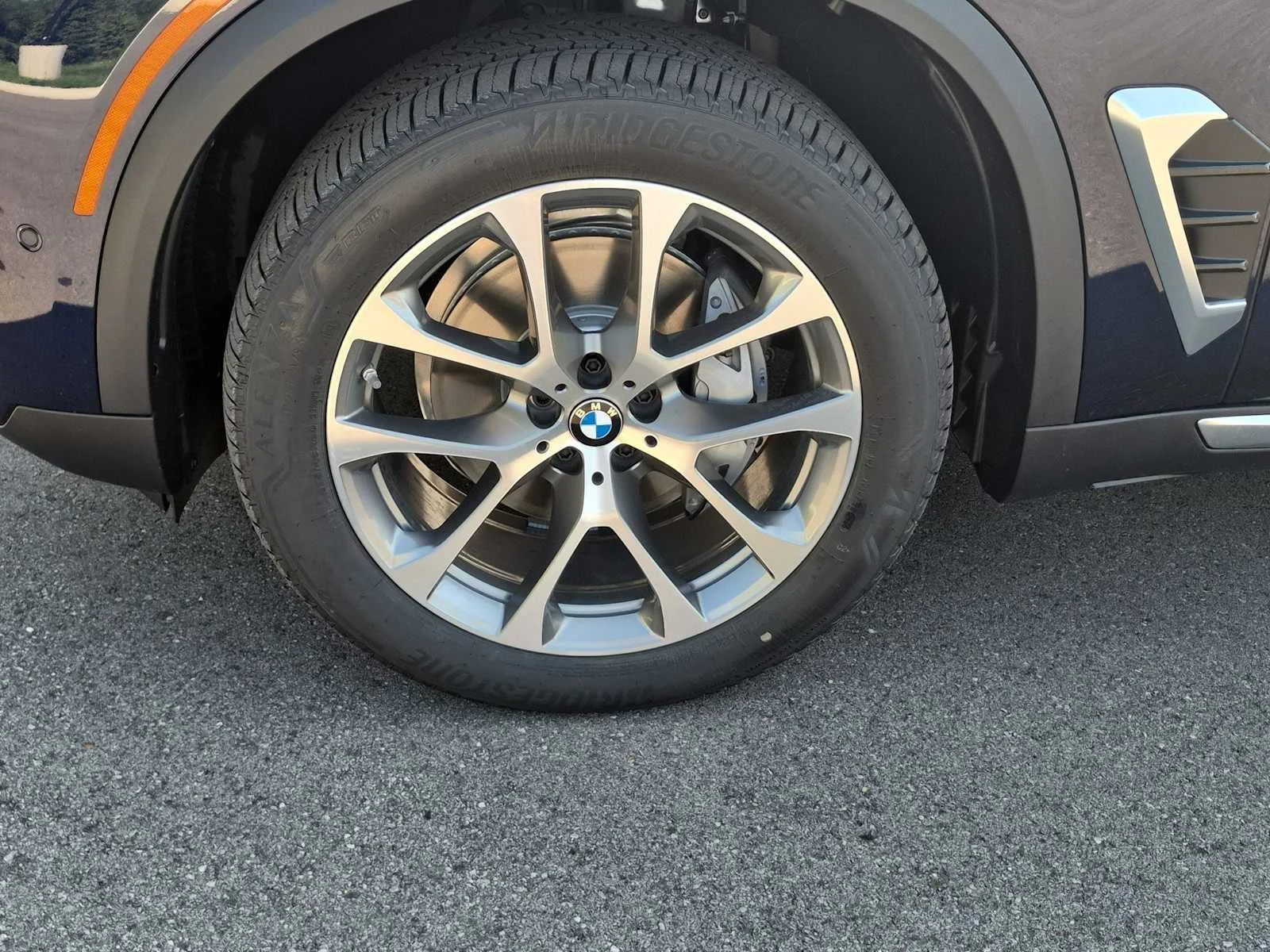 New 2026 Tanzanite Blue II Metallic BMW xDrive40i image 13