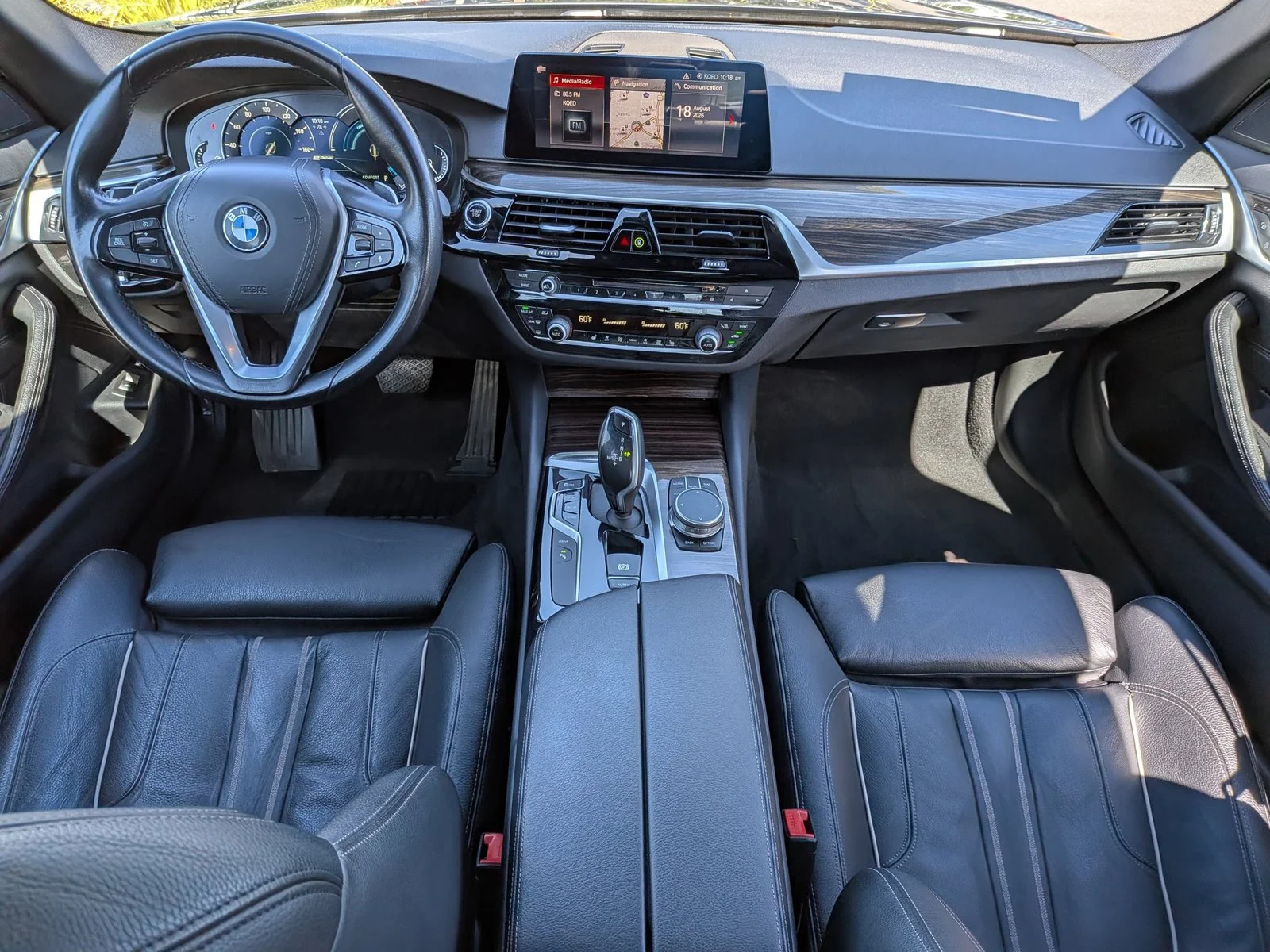 Used 2019 Dark Graphite Metallic BMW 530e iPerformance image 19