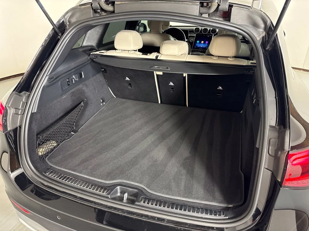 Used 2025 White Mercedes-Benz GLC 300 image 22