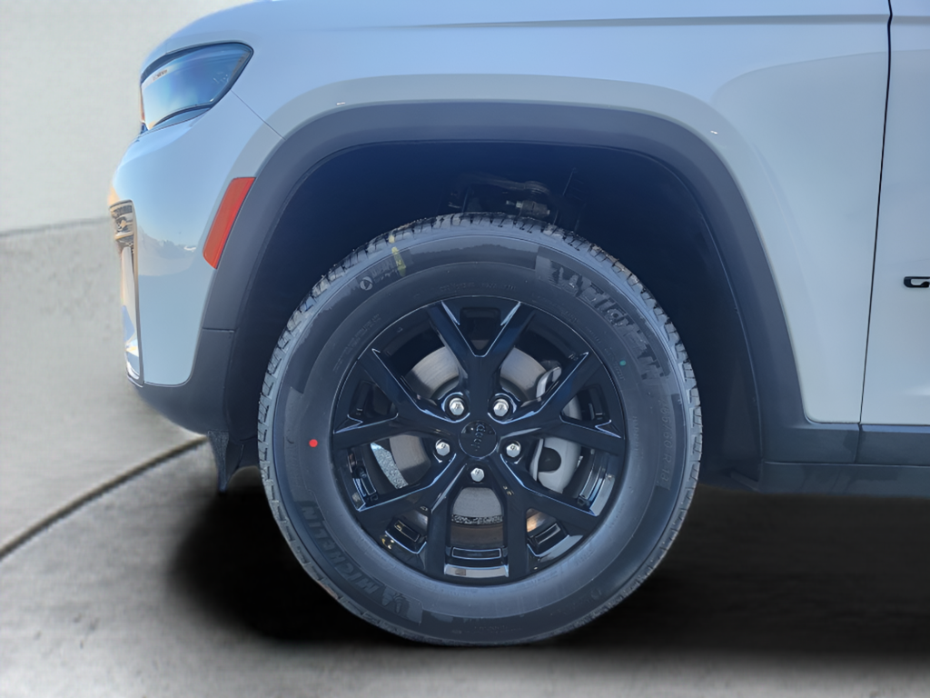 New 2026 Bright White Clear-Coat Exterior Paint Jeep Altitude image 9