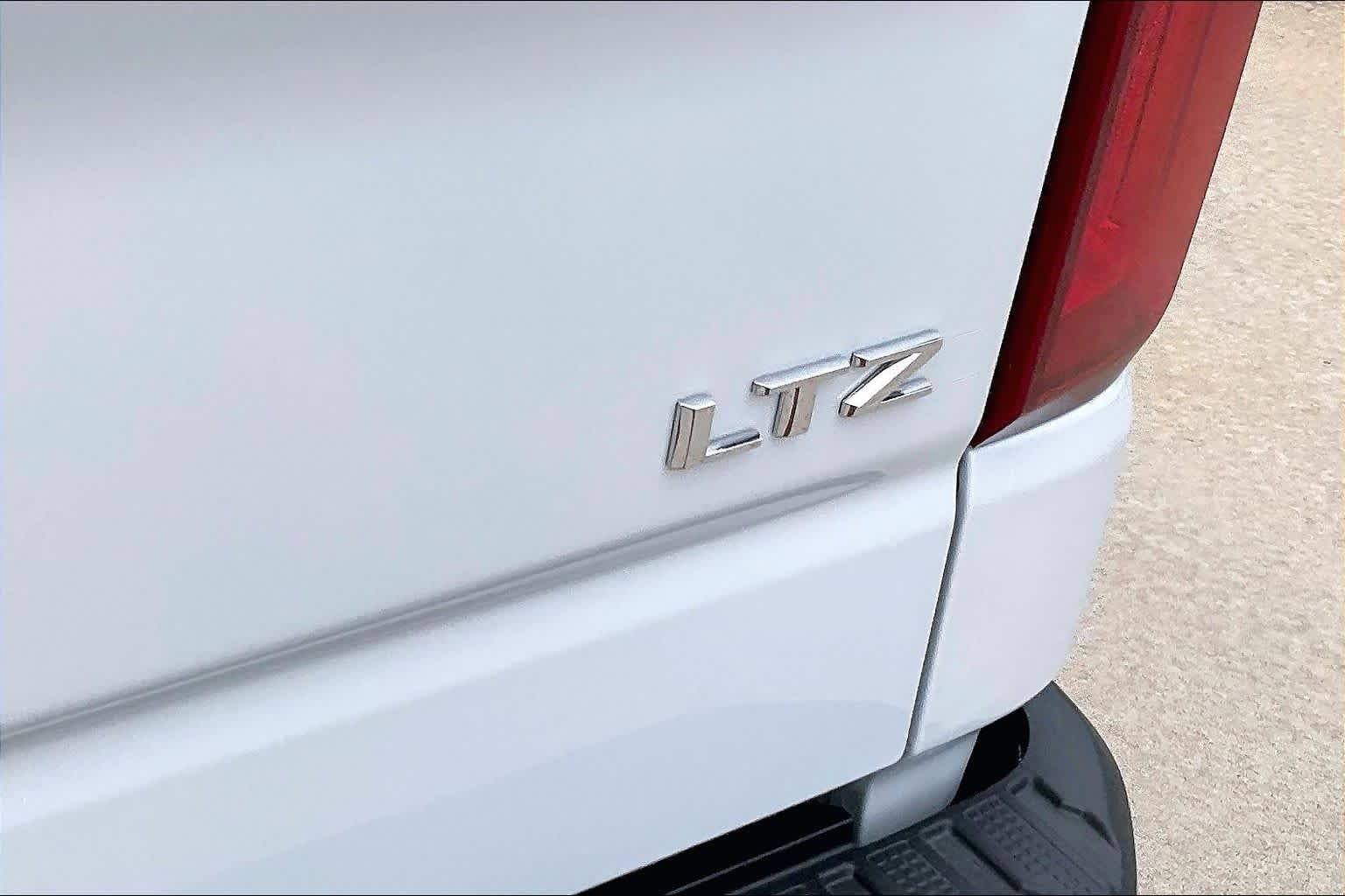 Used 2026 Polar White Tricoat Chevrolet LTZ image 10