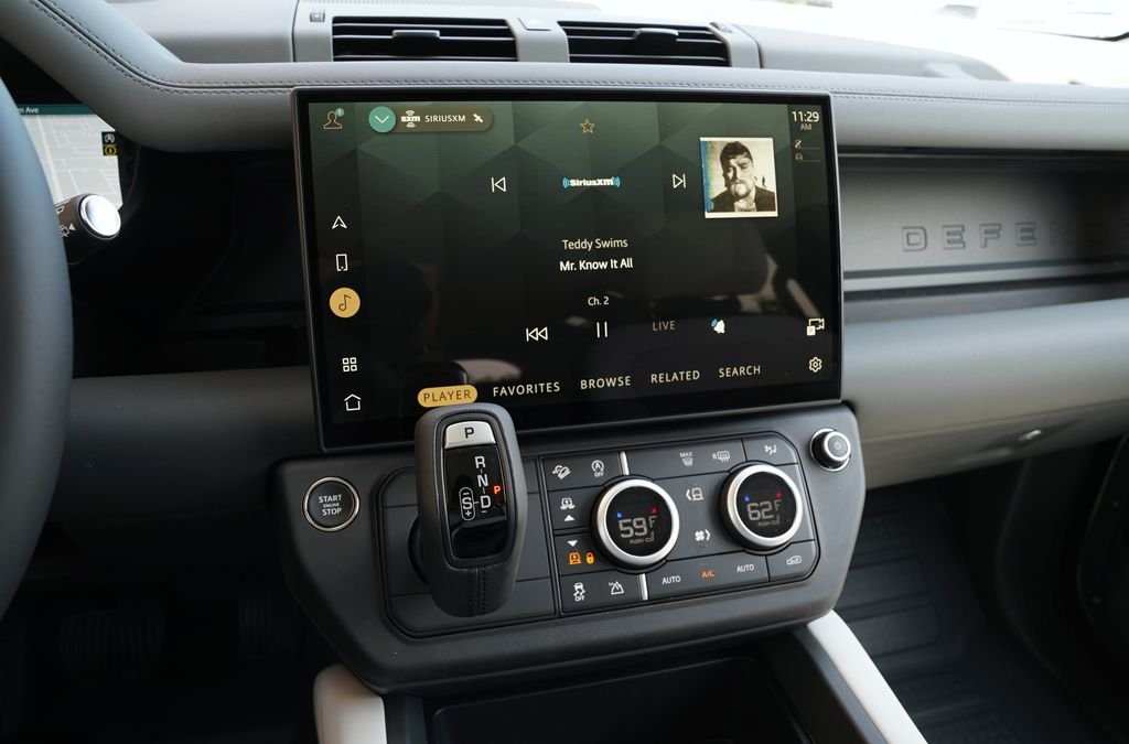 New 2026 Woolstone Green Land Rover X-Dynamic SE image 21