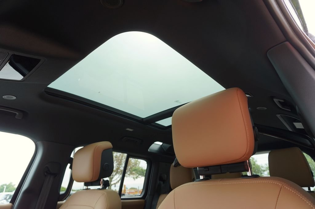 New 2026 Santorini Black Land Rover S image 14