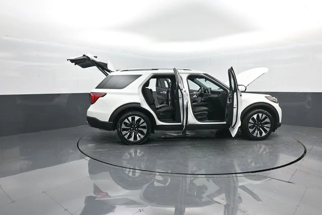 New 2026 Star White Metallic Tri-Coat Ford Platinum™ image 38
