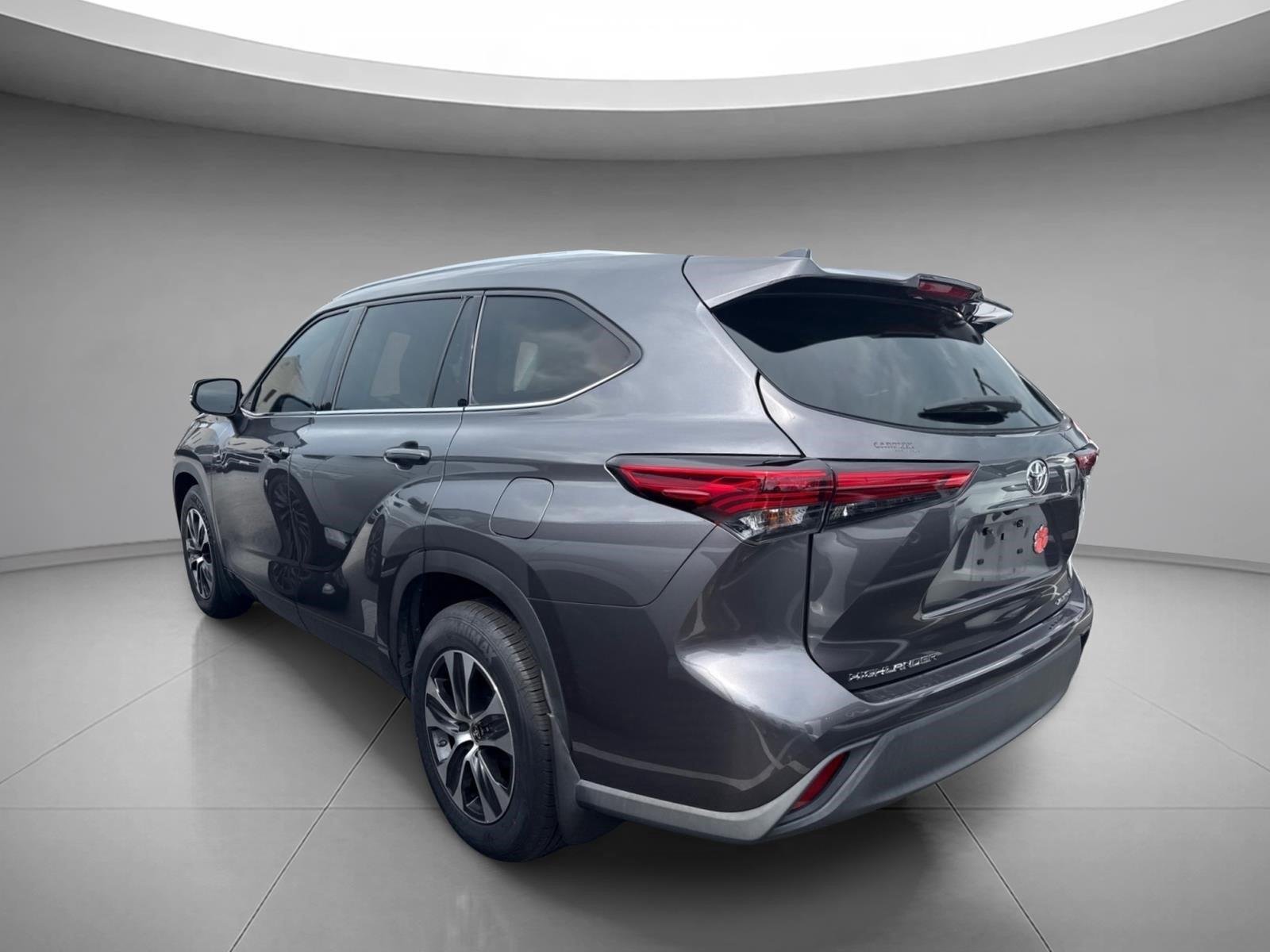 Used 2021 Magnetic Gray Metallic Toyota XLE image 8