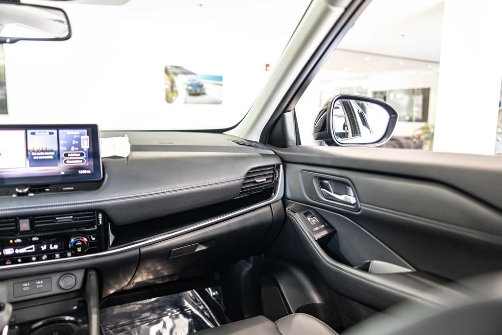 Used 2025 Black Nissan SL image 41
