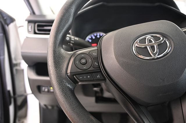 Used 2022 White Toyota XLE image 23