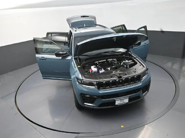 New 2026 Steel Blue Exterior Paint Jeep Limited Reserve image 29