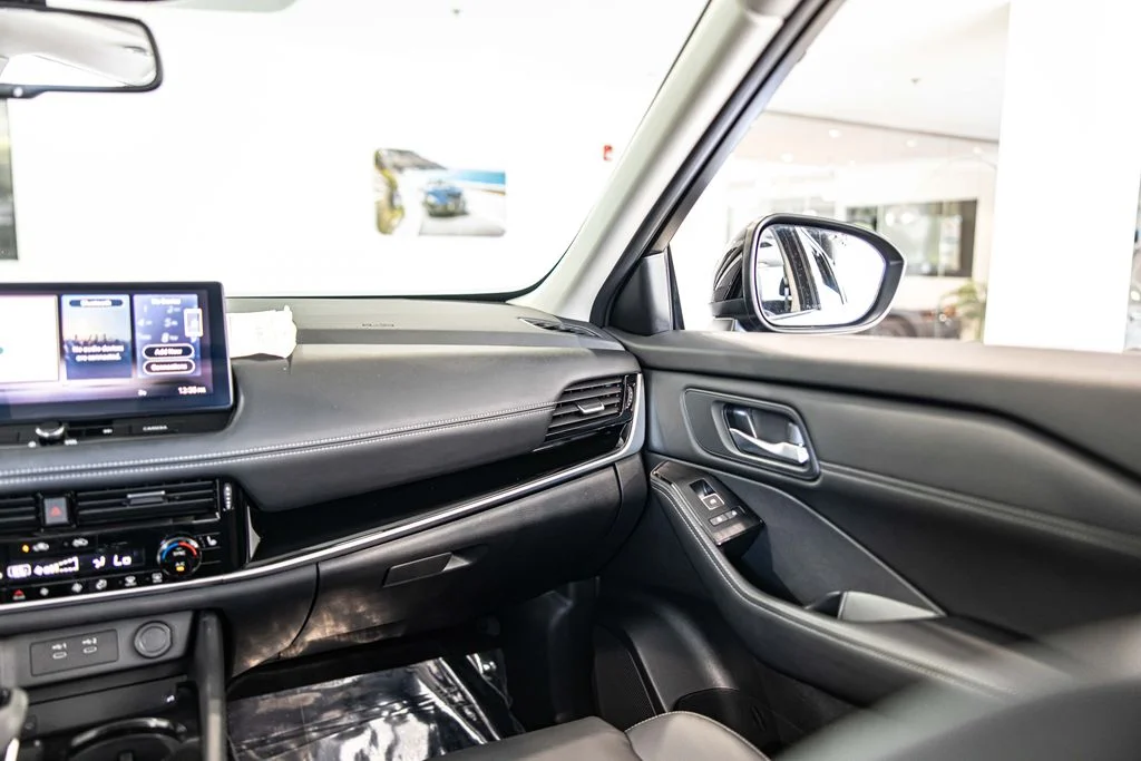 Used 2025 Black Nissan SL image 41