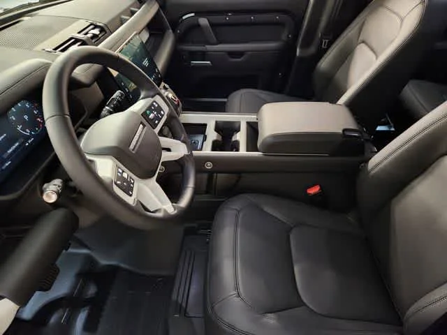 New 2026 Santorini Black Metallic Land Rover S image 14