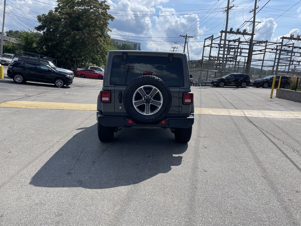 Used 2020 Gray Jeep Unlimited Sahara image 4