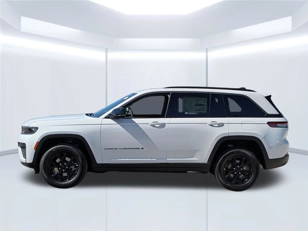 New 2026 White Jeep Altitude image 2