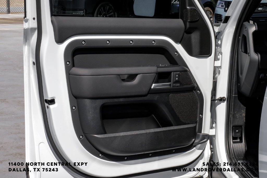 New 2026 Fuji White Land Rover X-Dynamic SE image 41