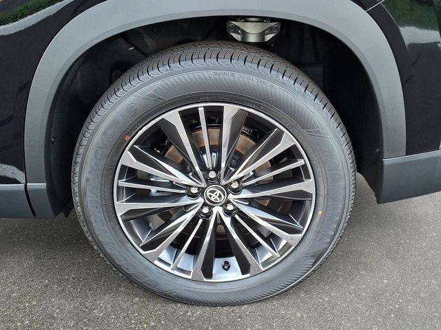 New 2026 Black Toyota MAX Platinum image 5