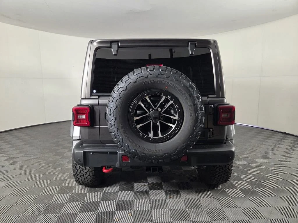 New 2026 Granite Crystal Metallic Clear-Coat Exterior Paint Jeep Rubicon X image 5