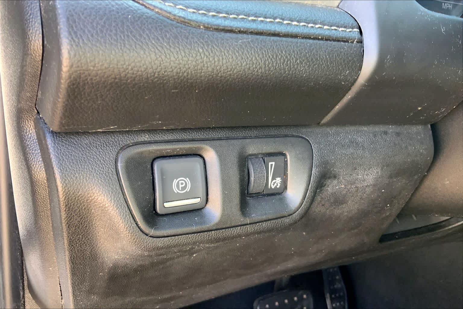 Used 2019 Summit White GMC SLE image 36